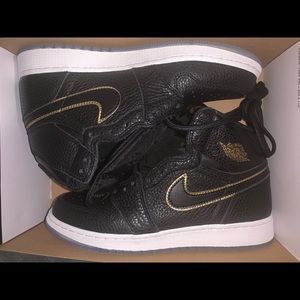 Deadstock Jordan 1s sz 6.5 Black and Gold